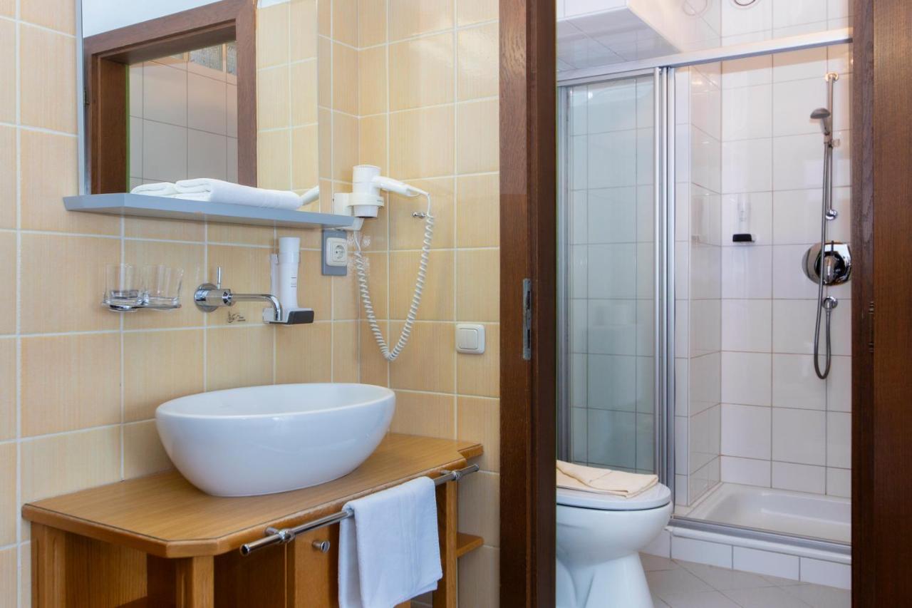 Tirolerhof Hotel Sankt Georgen im Attergau Ngoại thất bức ảnh
