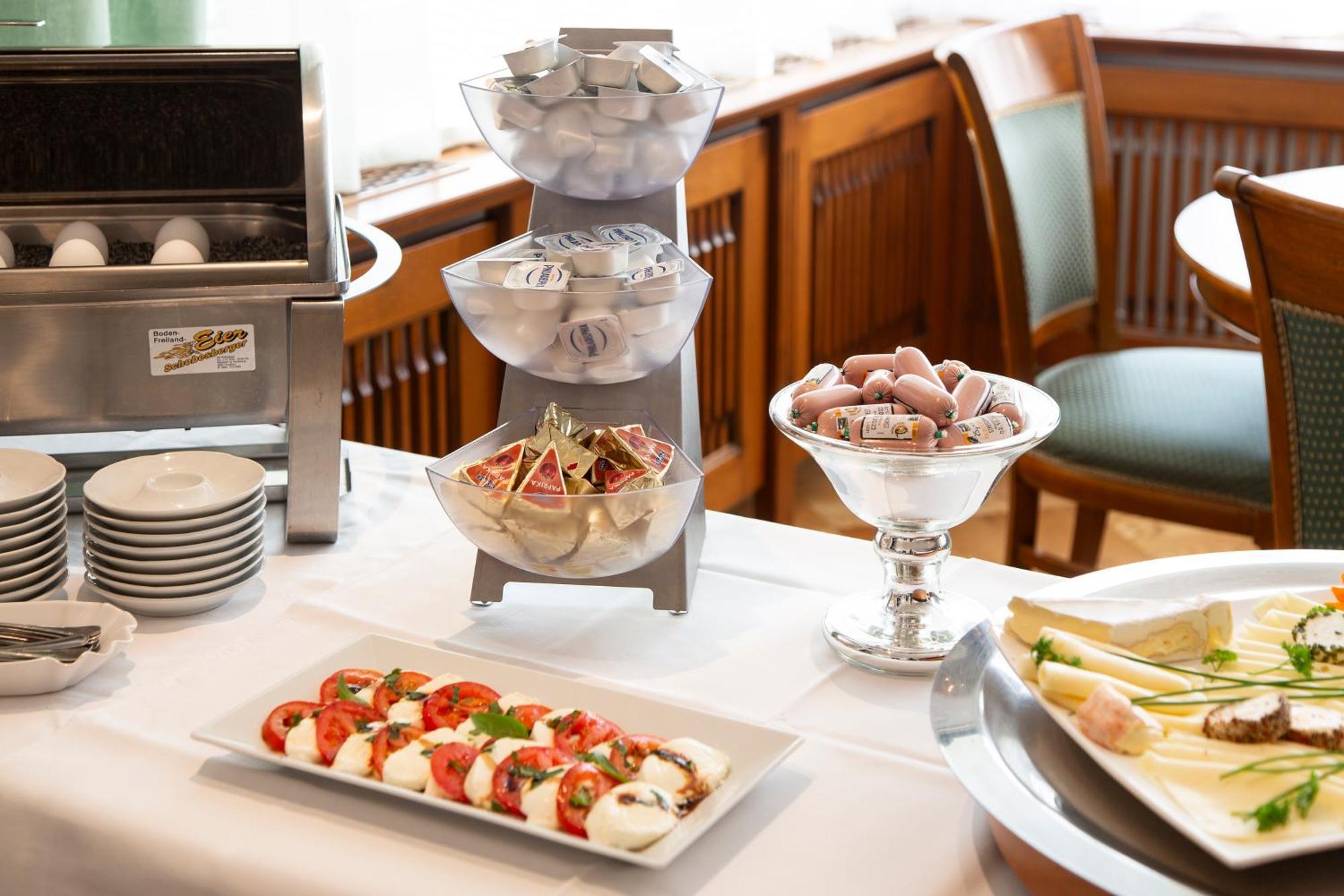 Tirolerhof Hotel Sankt Georgen im Attergau Ngoại thất bức ảnh