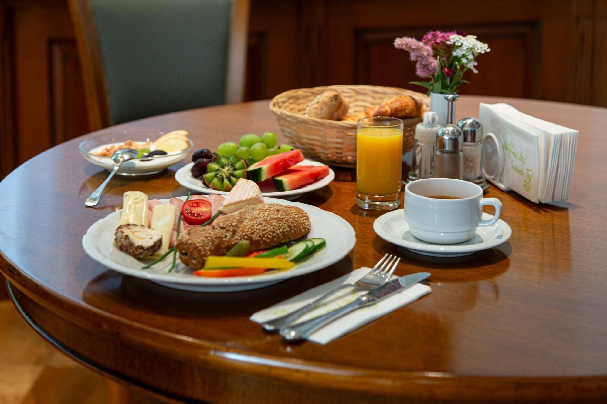 Tirolerhof Hotel Sankt Georgen im Attergau Ngoại thất bức ảnh